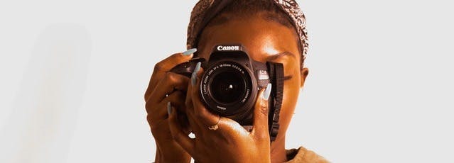 woman-using-canon-dslr-camera-1903308 (1)